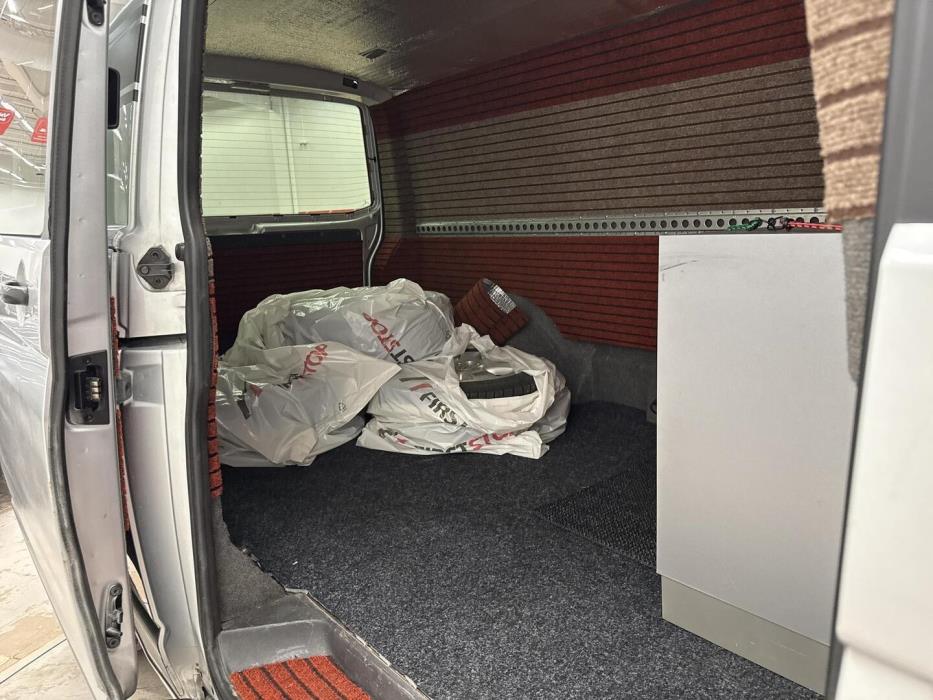 VOLKSWAGEN Transporter 2011
