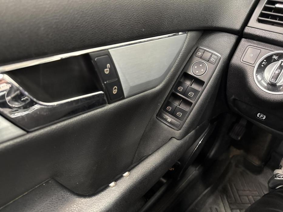 MERCEDES-BENZ C 2011