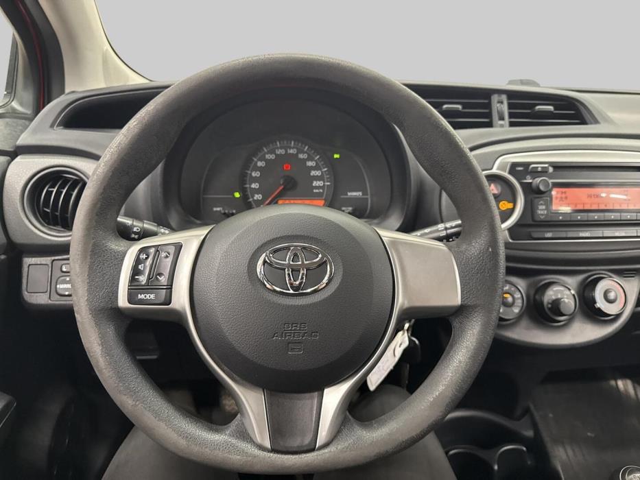 TOYOTA Yaris 2013