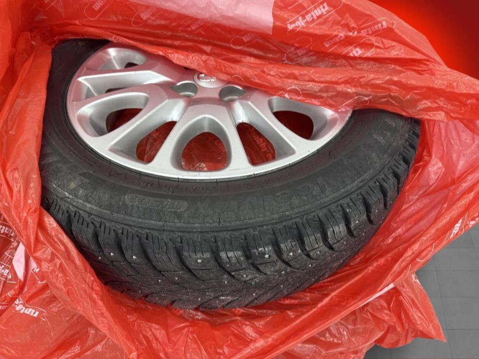 TOYOTA Yaris 2013