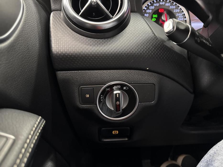 MERCEDES-BENZ A 2014