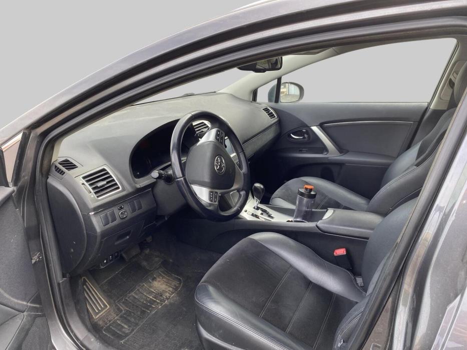TOYOTA Avensis 2015