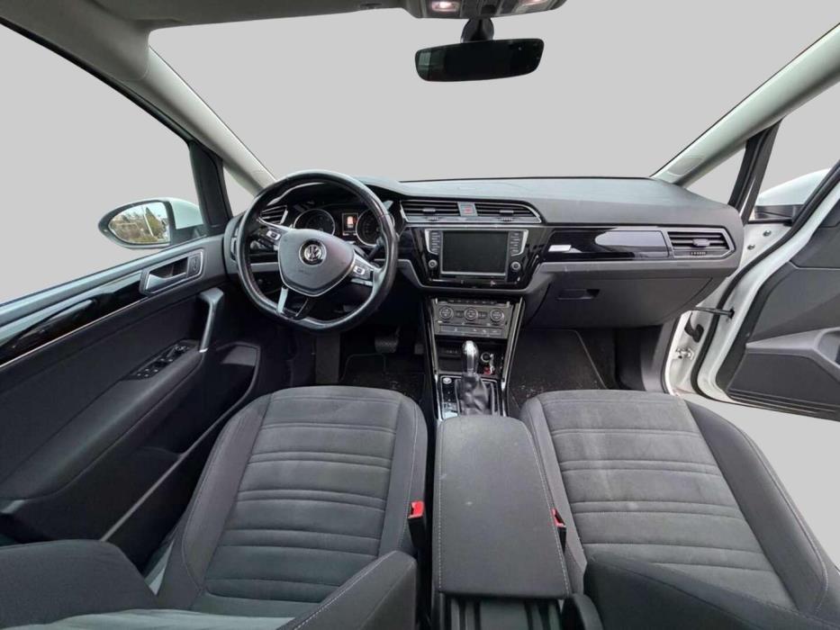 VOLKSWAGEN Touran 2017