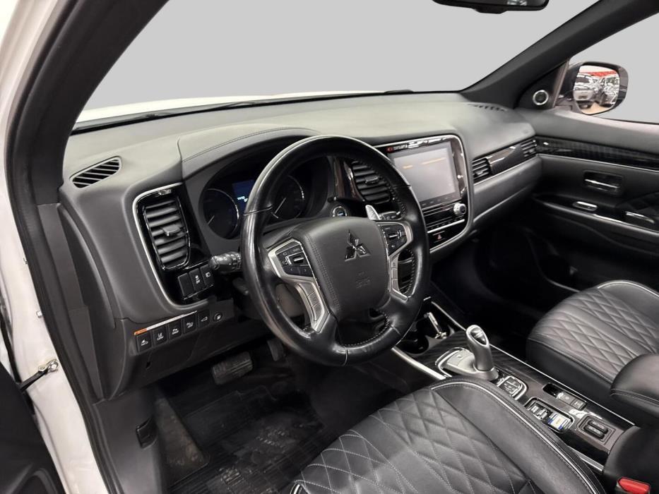 MITSUBISHI Outlander PHEV 2021
