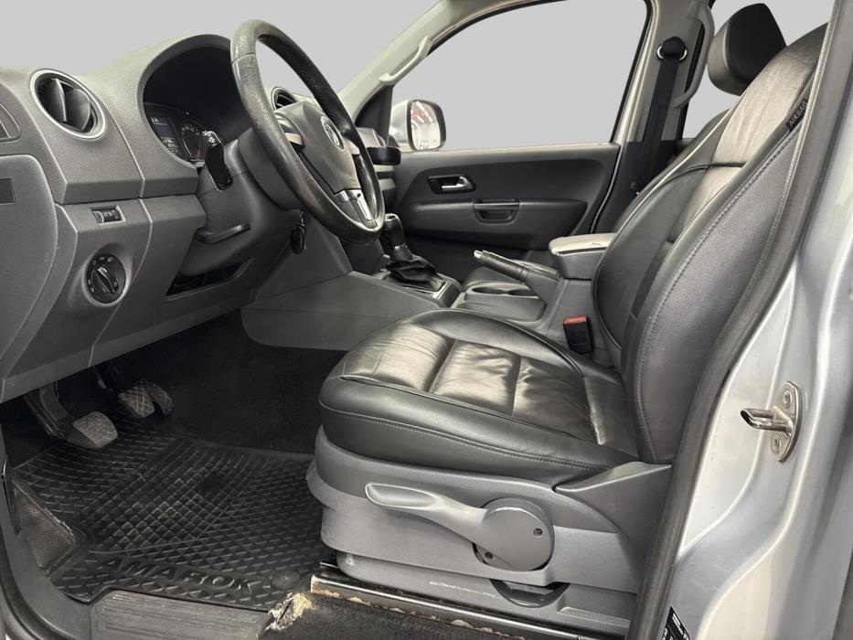 VOLKSWAGEN Amarok 2011
