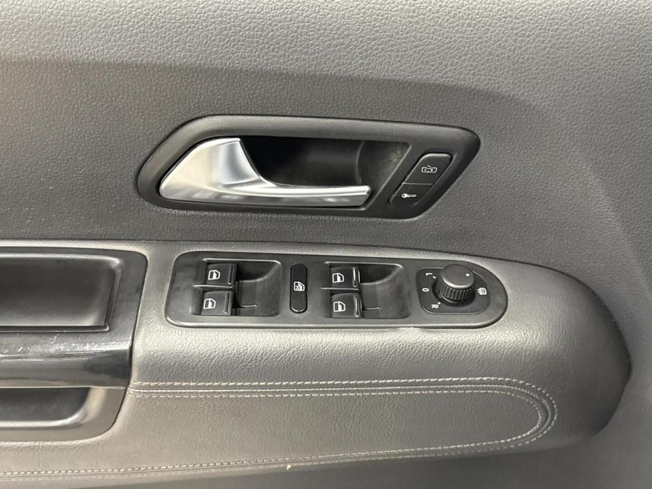 VOLKSWAGEN Amarok 2011