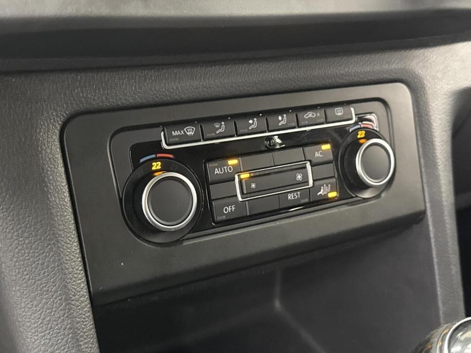 VOLKSWAGEN Amarok 2011