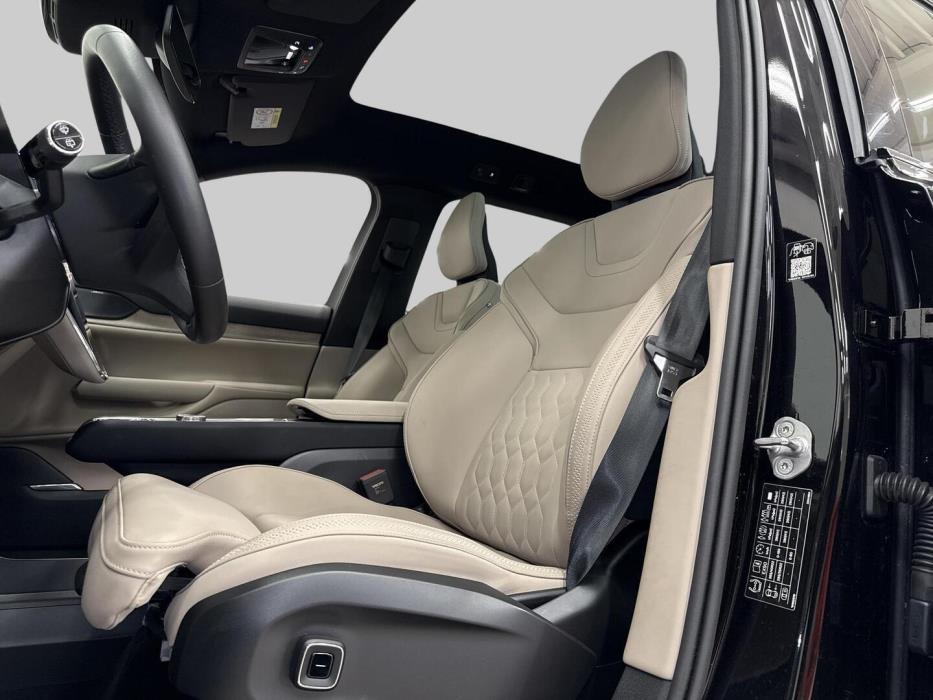 VOLVO EX90 2025