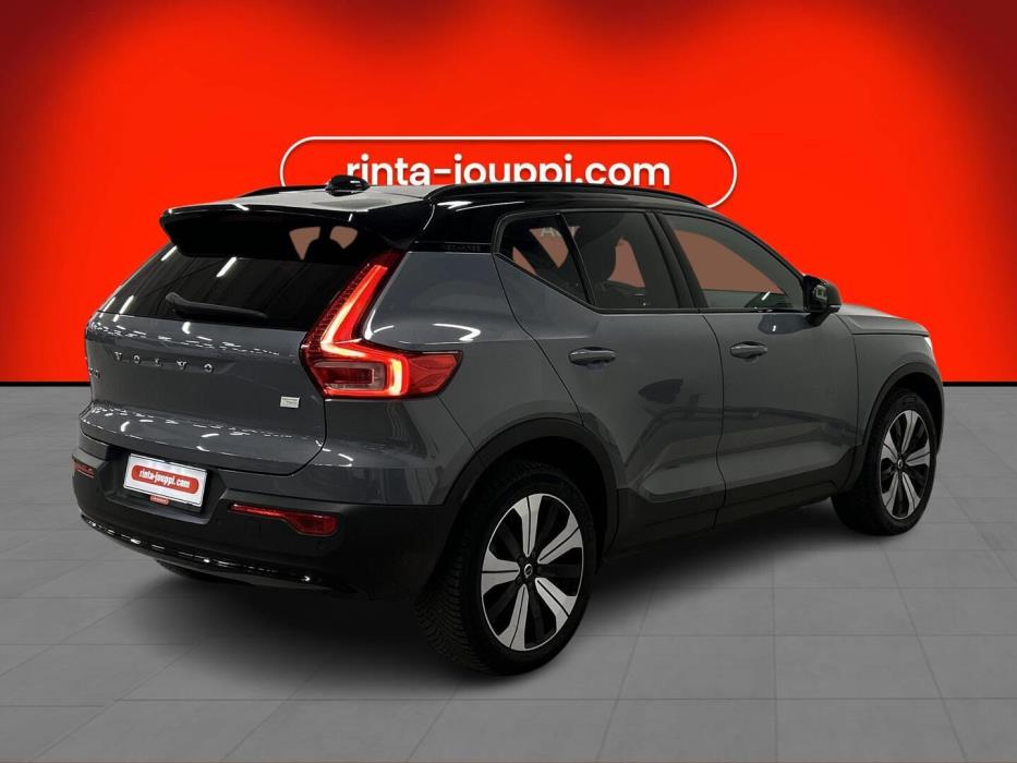 VOLVO XC40 2023