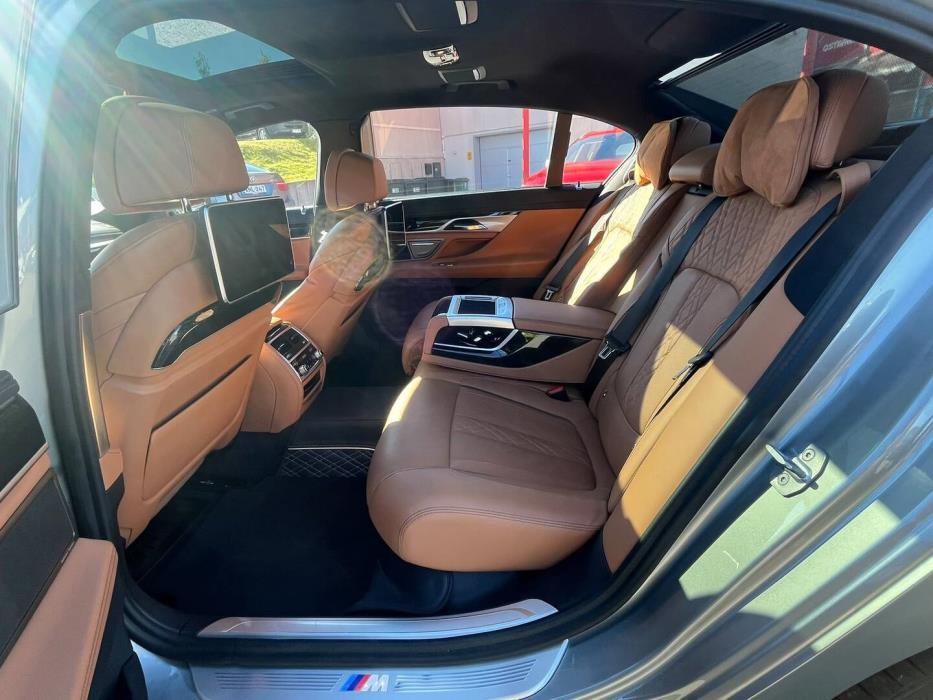 BMW 745 2020
