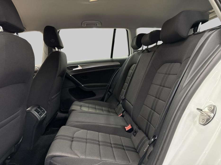 VOLKSWAGEN Golf 2013