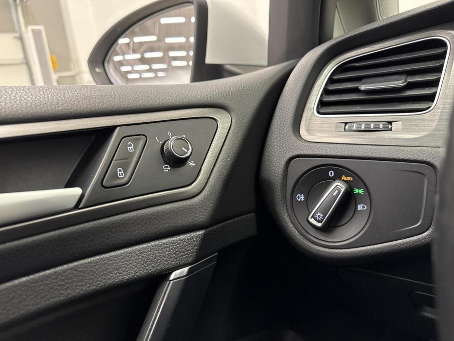 VOLKSWAGEN Golf 2013