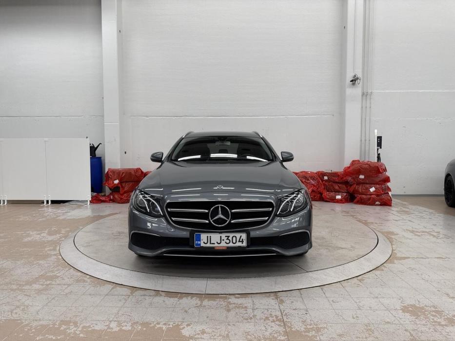 MERCEDES-BENZ E 2019