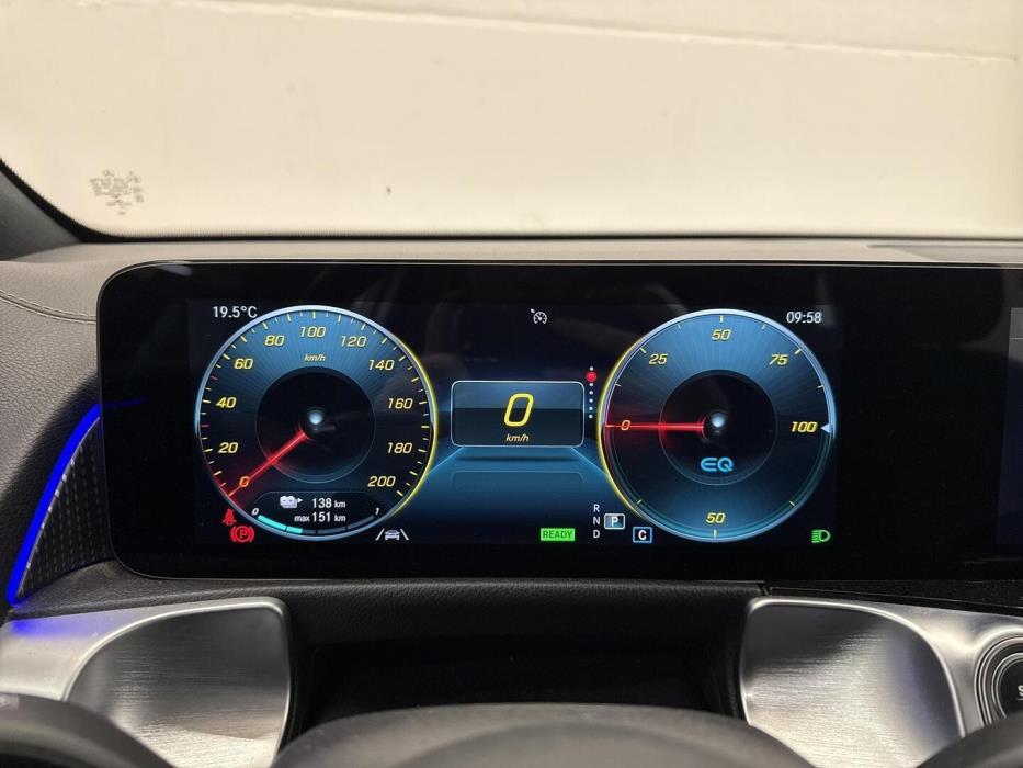 MERCEDES-BENZ EQB 2022