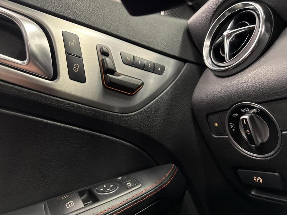 MERCEDES-BENZ SLK 2011