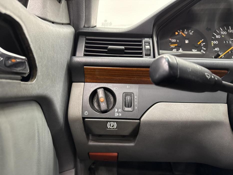 MERCEDES-BENZ CE 1992