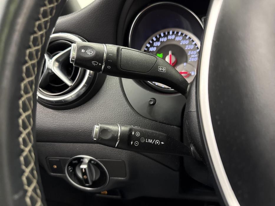 MERCEDES-BENZ CLA 2015