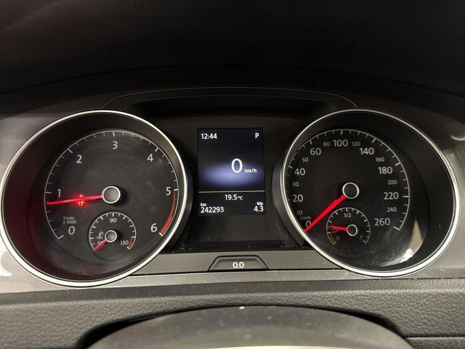 VOLKSWAGEN Golf 2016