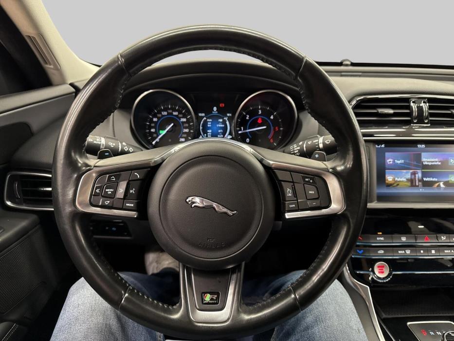 JAGUAR XE 2016