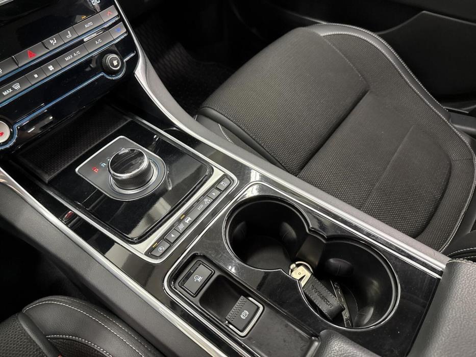 JAGUAR XE 2016