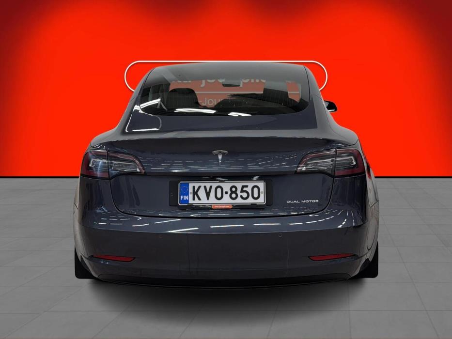 TESLA Model 3 2020