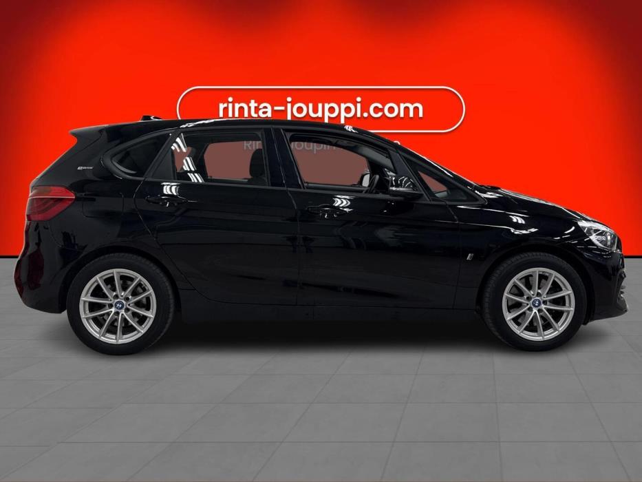 BMW 225 2019