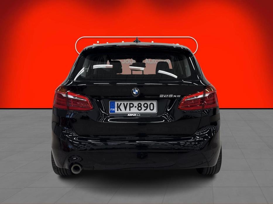 BMW 225 2019