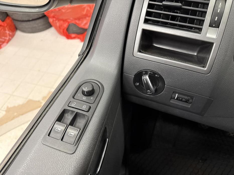 VOLKSWAGEN Caravelle 2013