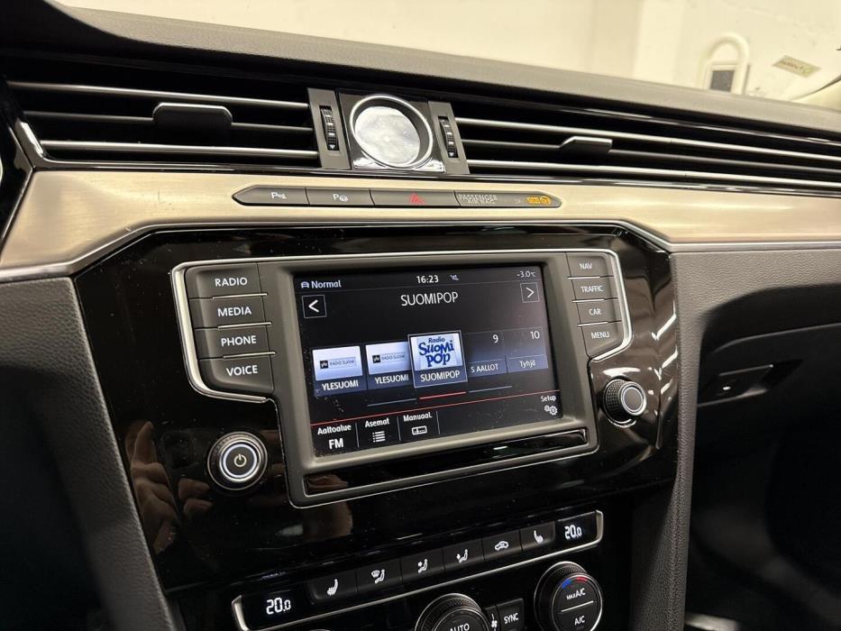 VOLKSWAGEN Passat 2016