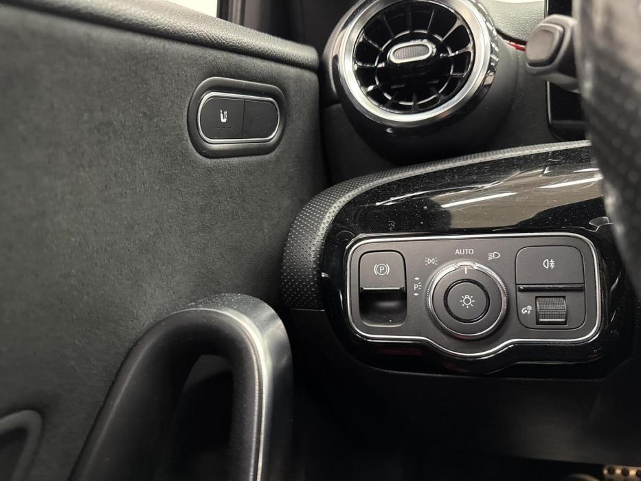 MERCEDES-BENZ A 2018