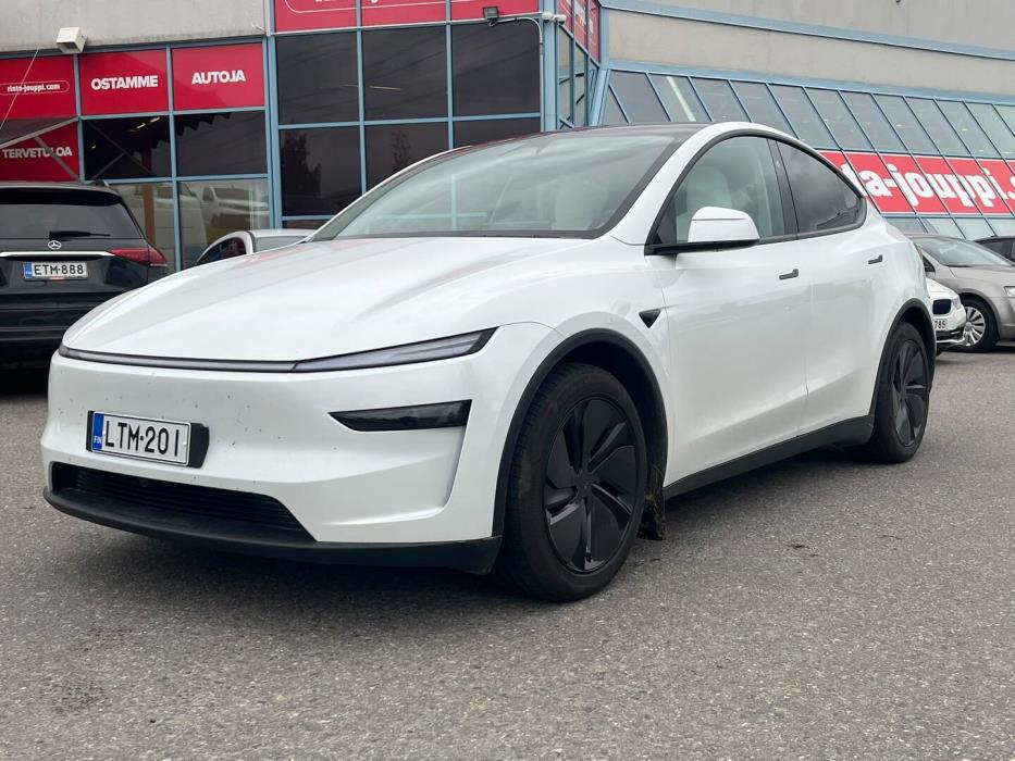 TESLA Model Y 2026