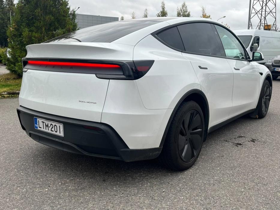 TESLA Model Y 2026