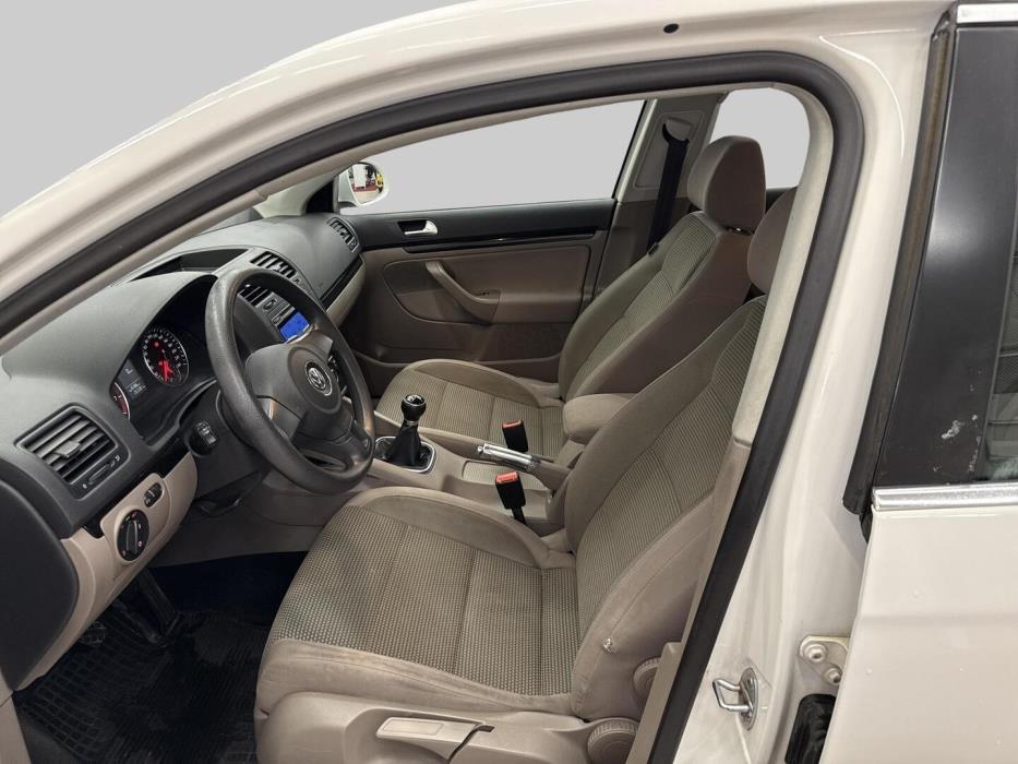 VOLKSWAGEN Jetta 2010