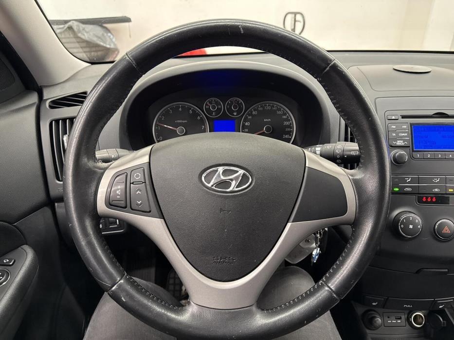 HYUNDAI i30 2011