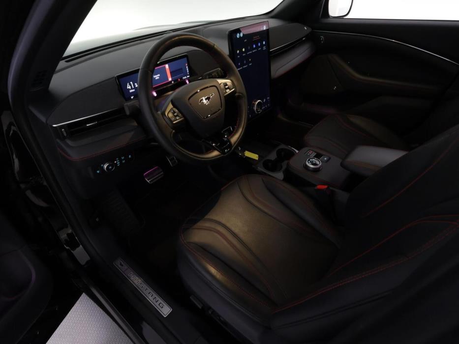 FORD MUSTANG MACH-E 2021