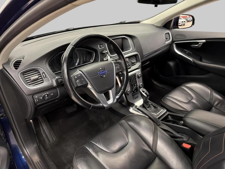 VOLVO V40 2015