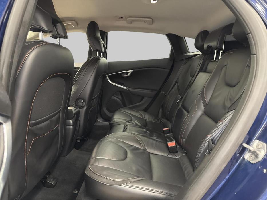 VOLVO V40 2015
