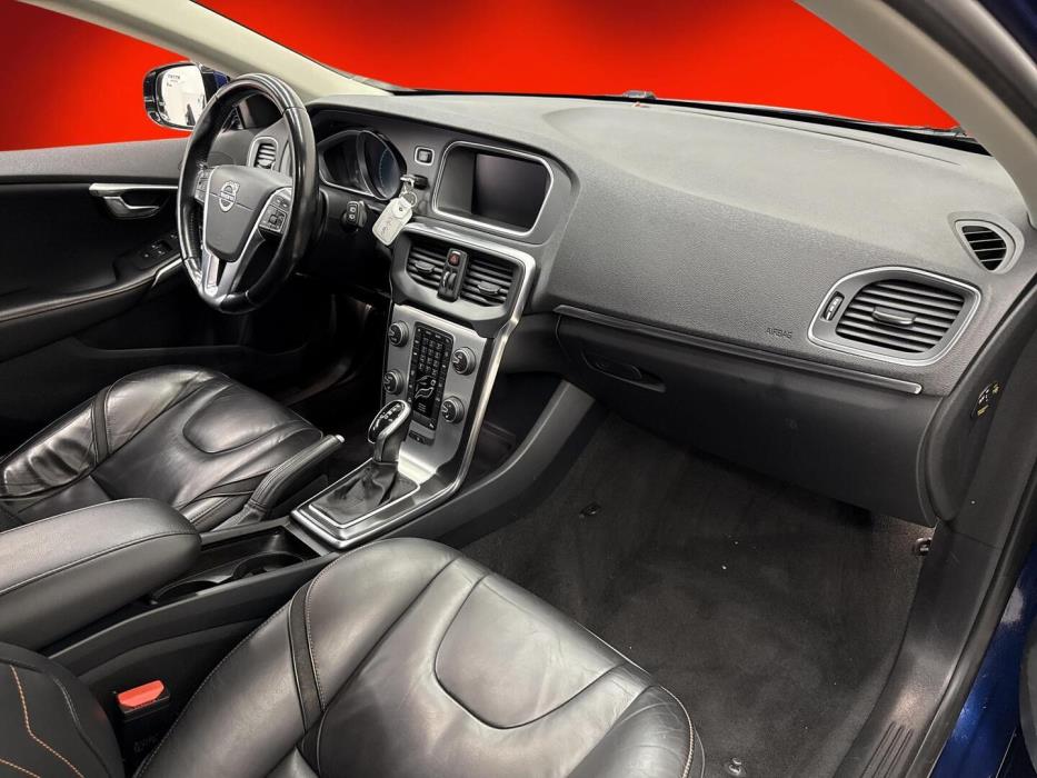VOLVO V40 2015
