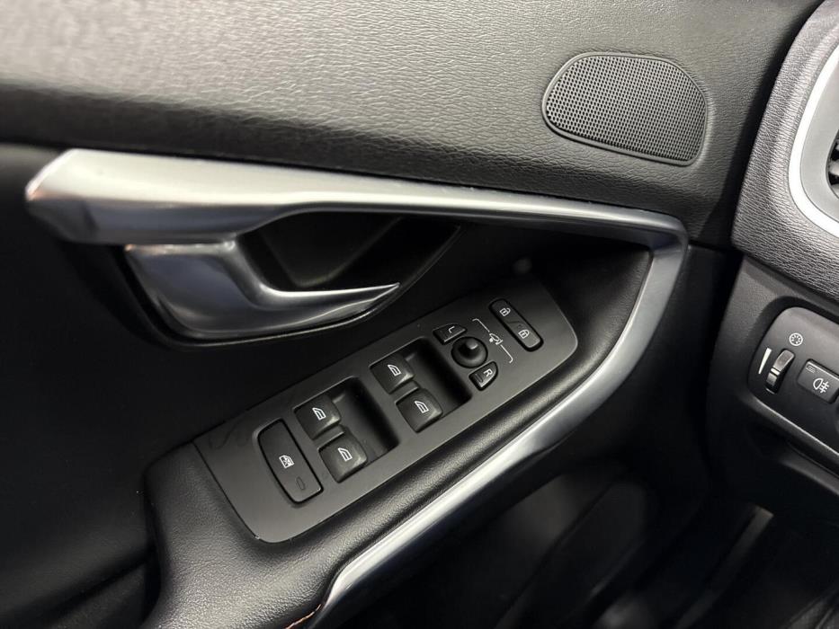 VOLVO V40 2015