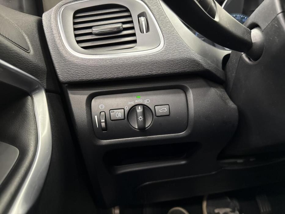 VOLVO V40 2015