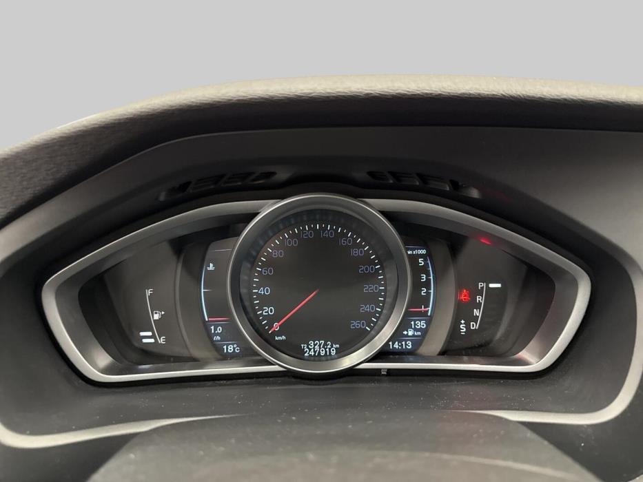 VOLVO V40 2015