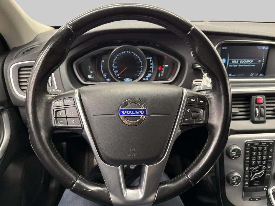 VOLVO V40 2015