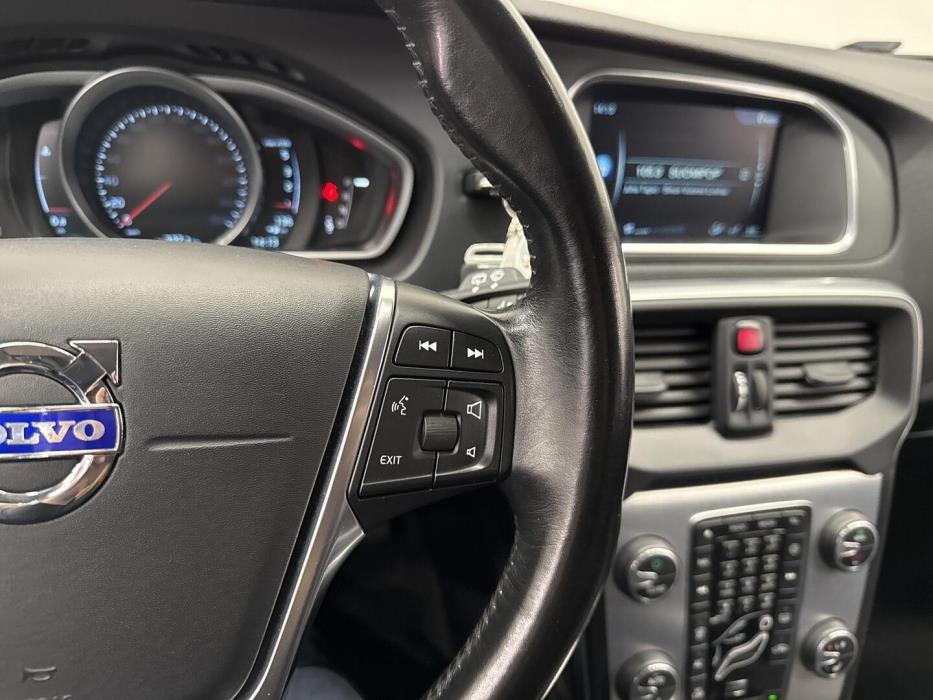 VOLVO V40 2015