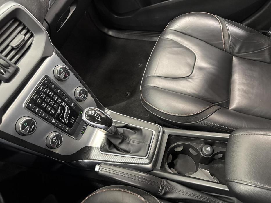 VOLVO V40 2015