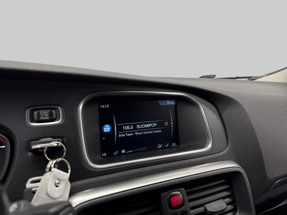 VOLVO V40 2015