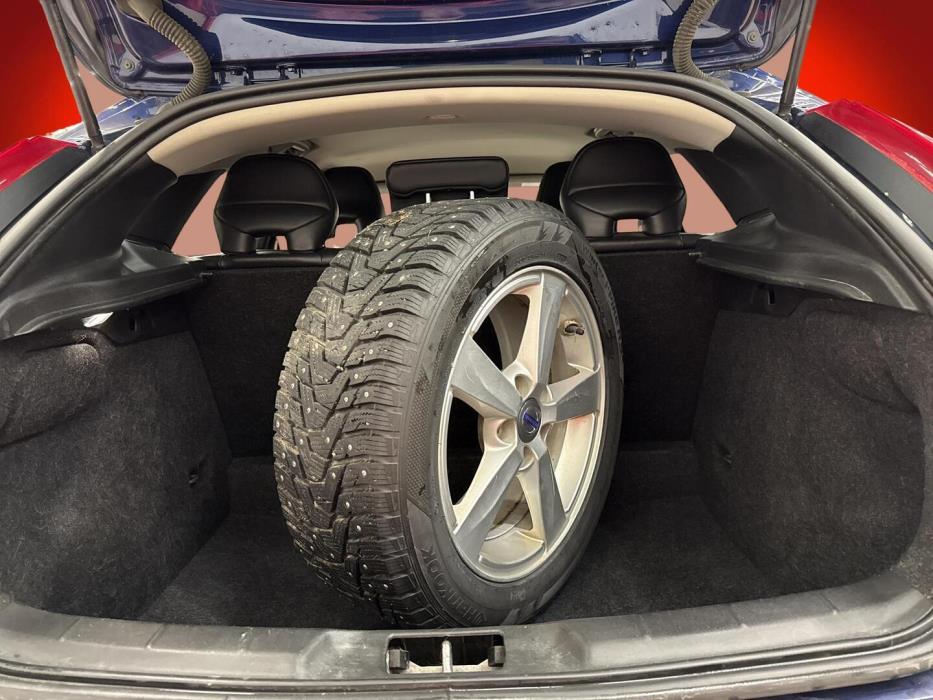 VOLVO V40 2015