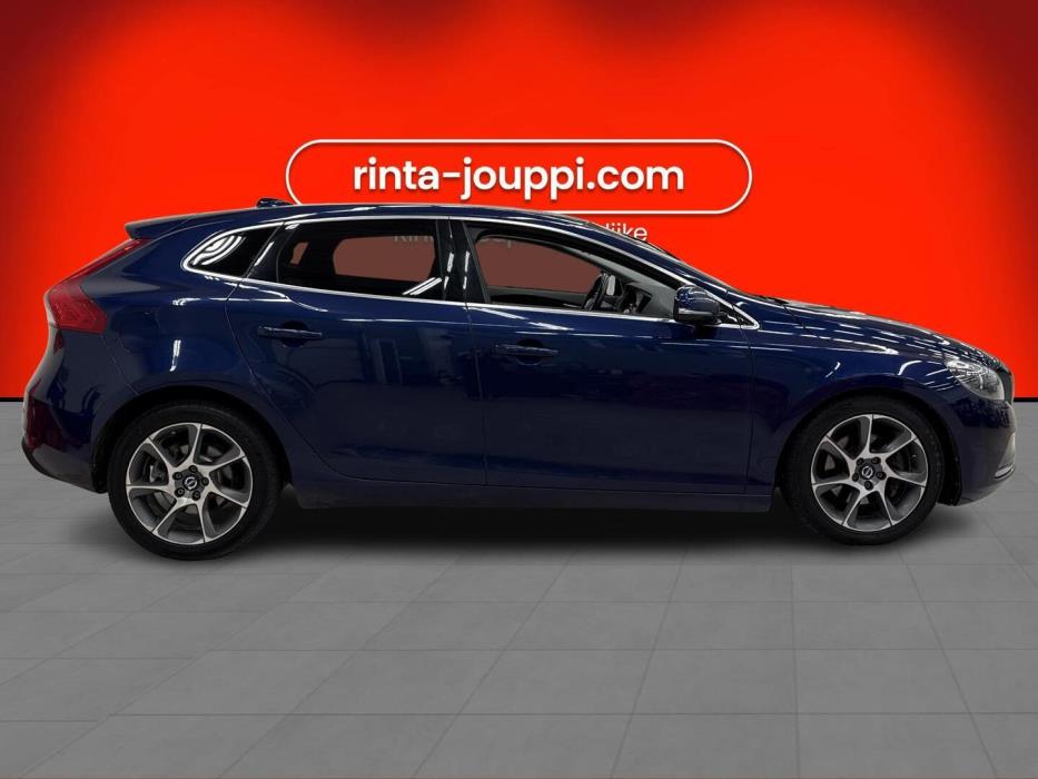 VOLVO V40 2015