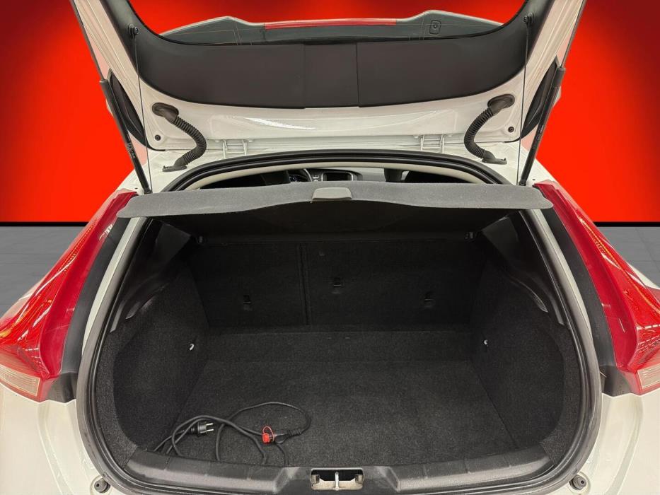 VOLVO V40 2015
