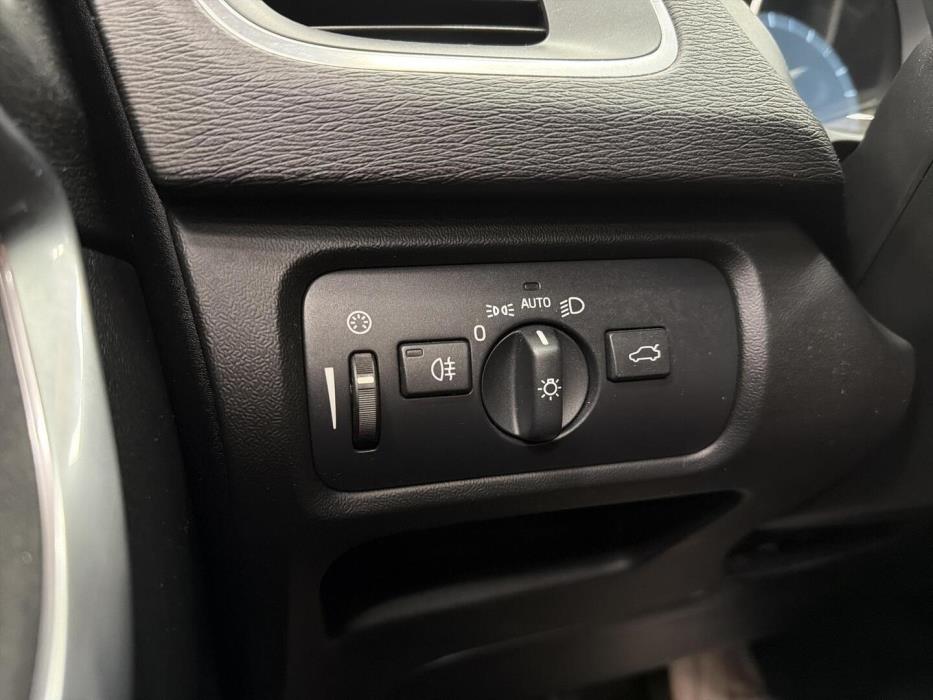 VOLVO V40 2015