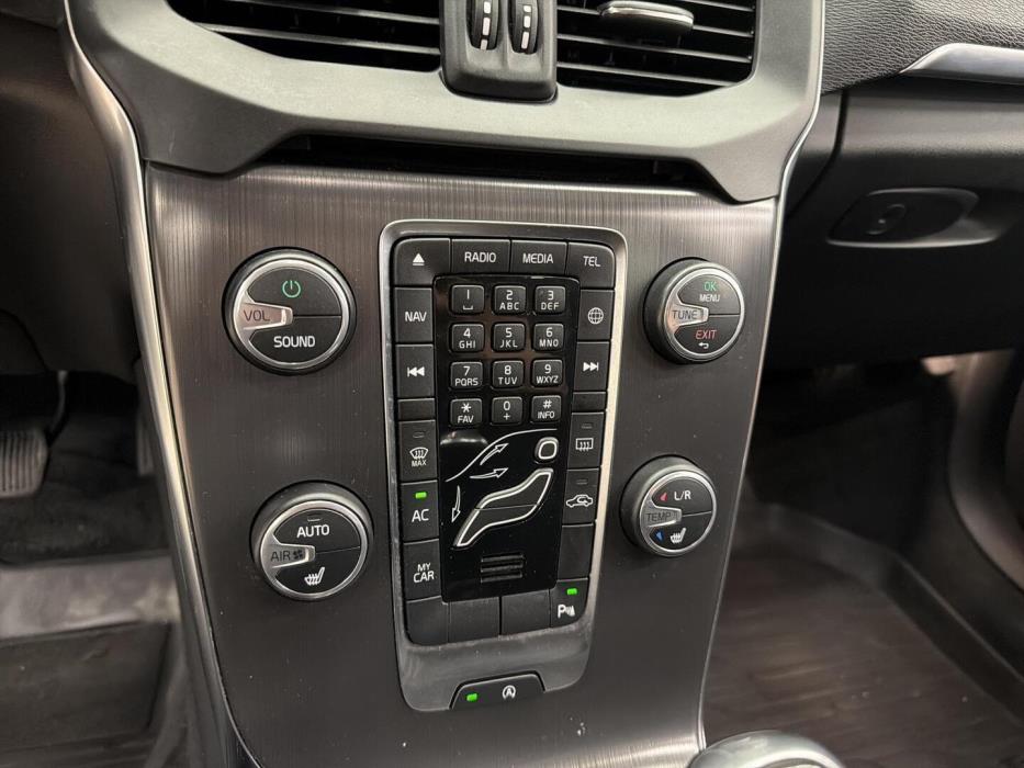 VOLVO V40 2015
